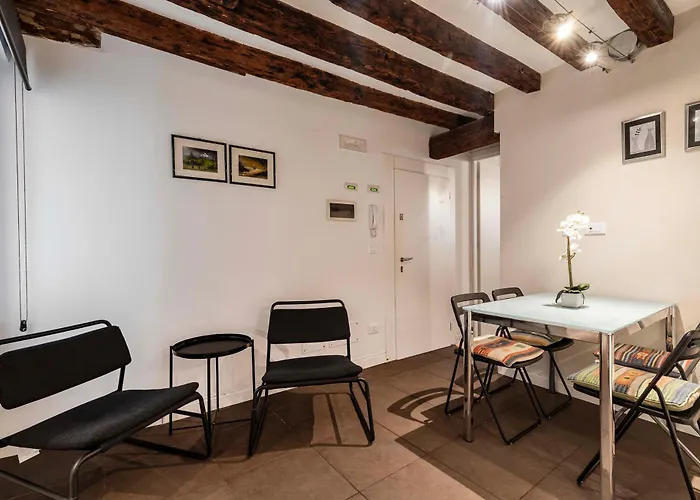 San Giacomo Pied-A-Terre House By Wonderful Italy