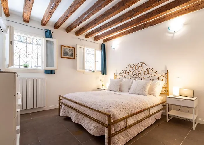 San Giacomo pied-a-terre house